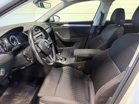 Skoda Superb 10 of 16
