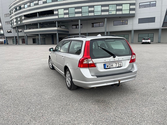 Volvo V70 4 of 5
