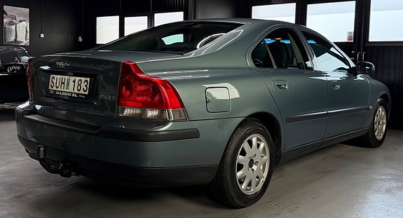 Volvo S60 4 of 5