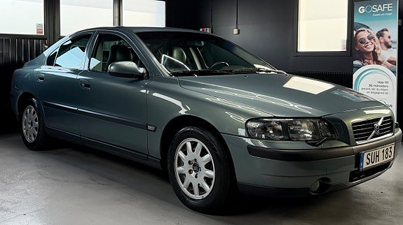 Volvo S60 2 of 5