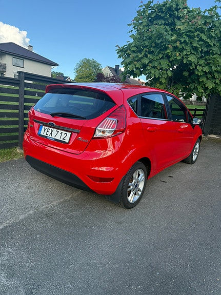 Ford Fiesta 2 of 5