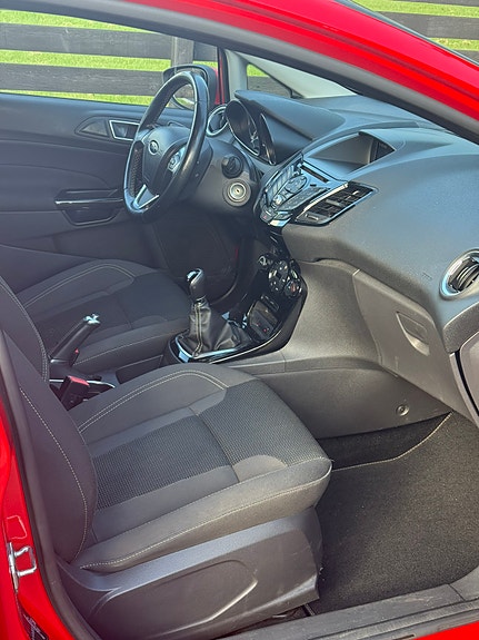 Ford Fiesta 4 of 5