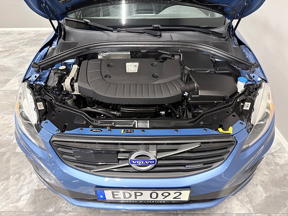 Volvo XC60 13 of 30