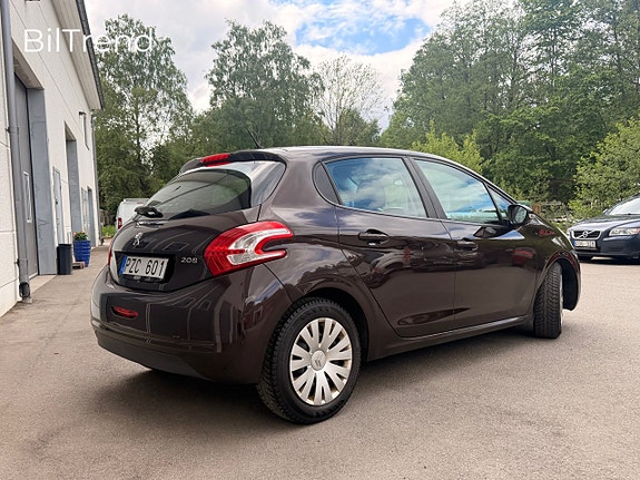 Peugeot 208 3 of 5