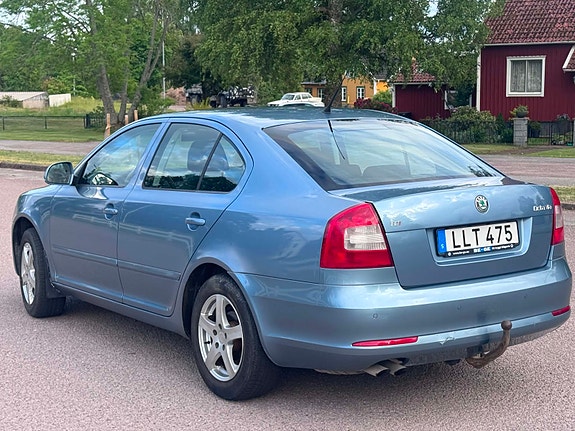 Skoda Octavia 2 of 5
