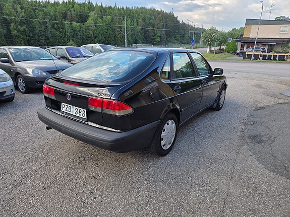 Saab 900 4 of 5
