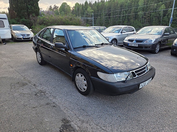 Saab 900 2 of 5