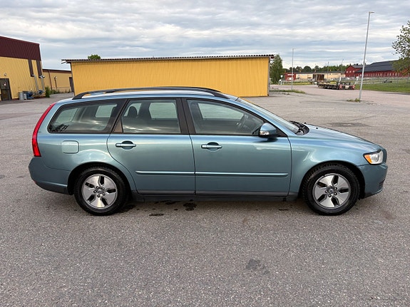 Volvo V50 4 of 5