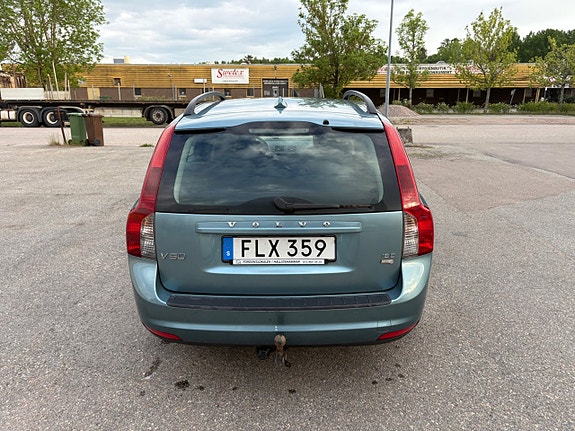 Volvo V50 3 of 5