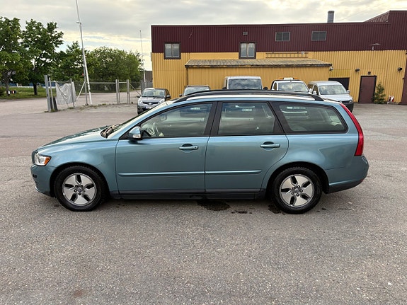 Volvo V50 2 of 5