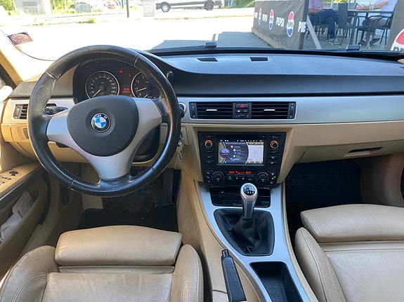 BMW 325Xi 4 of 5