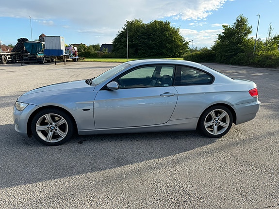 BMW 320d 2 of 5