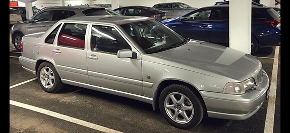 Volvo S70 2 of 5