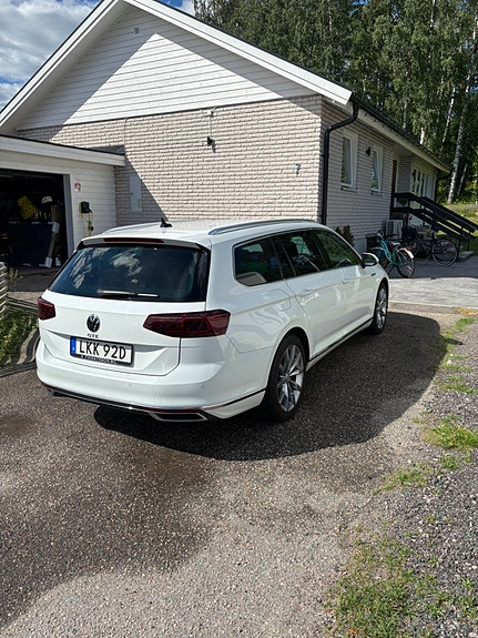 Volkswagen Passat 2 of 5