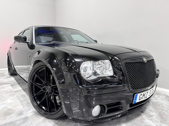 Chrysler 300C 2 of 5