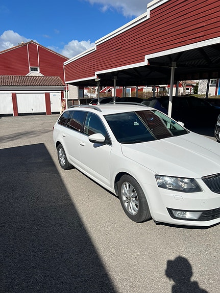 Skoda Octavia 2 of 5