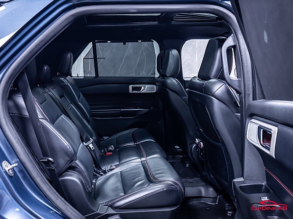 Ford Explorer 16 of 30