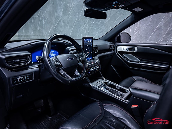 Ford Explorer 11 of 30