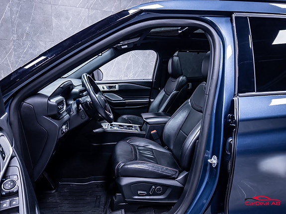 Ford Explorer 10 of 30