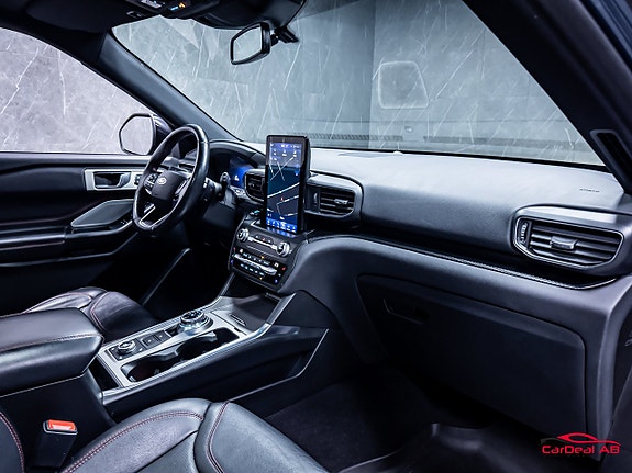 Ford Explorer 14 of 30