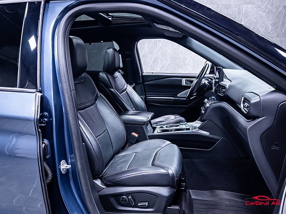 Ford Explorer 15 of 30