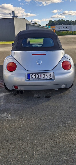 Volkswagen New Beetle 6 of 6