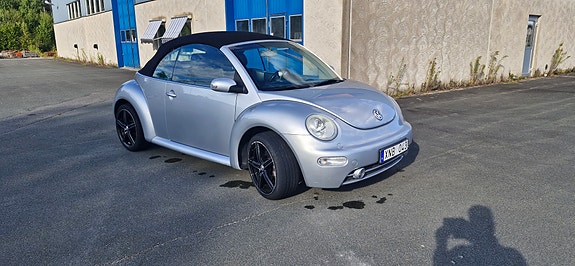 Volkswagen New Beetle 3 of 6