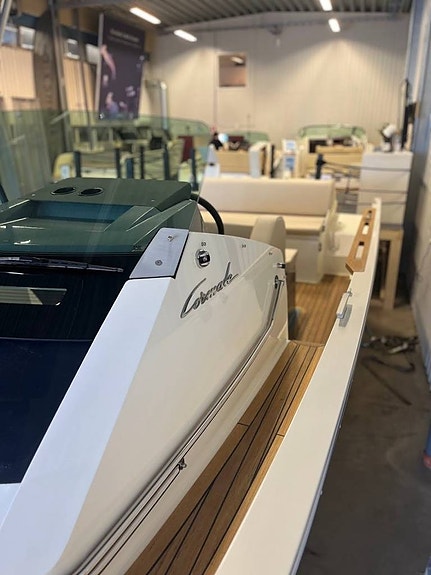 Cormate Super Utility 27 T-Top 2 of 10