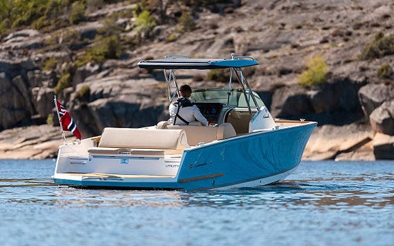 Cormate Super Utility 27 T-Top 3 of 12