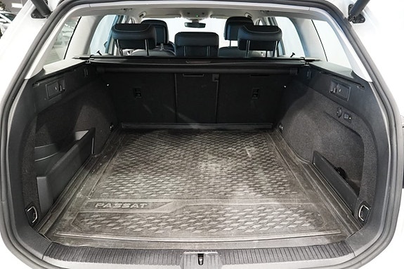 Volkswagen Passat 18 of 21