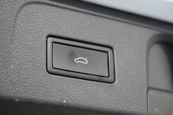 Volkswagen Passat 19 of 21