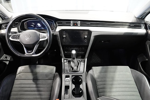 Volkswagen Passat 16 of 21