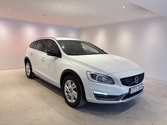 Volvo V60 Cross Country 3 of 5