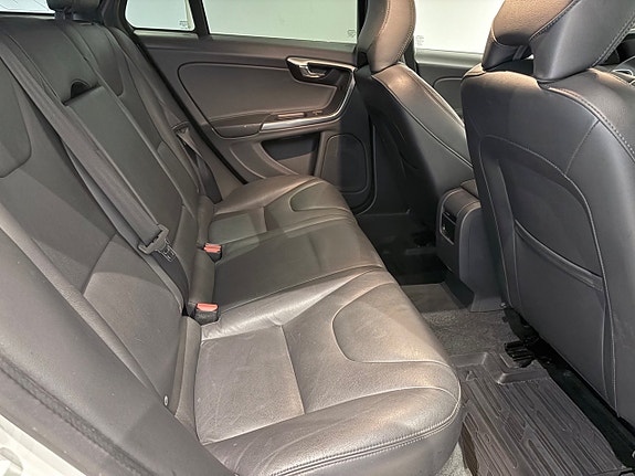 Volvo V60 Cross Country 10 of 15