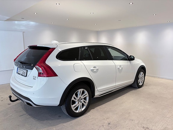Volvo V60 Cross Country 7 of 15