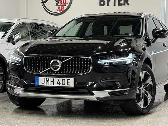 Volvo V90 Cross Country 3 of 5