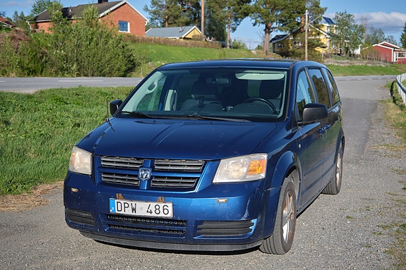 Dodge Grand Caravan 2 of 5