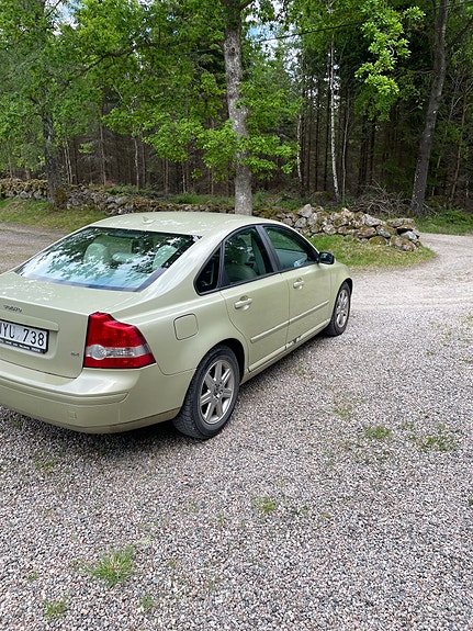Volvo S40 2 of 5