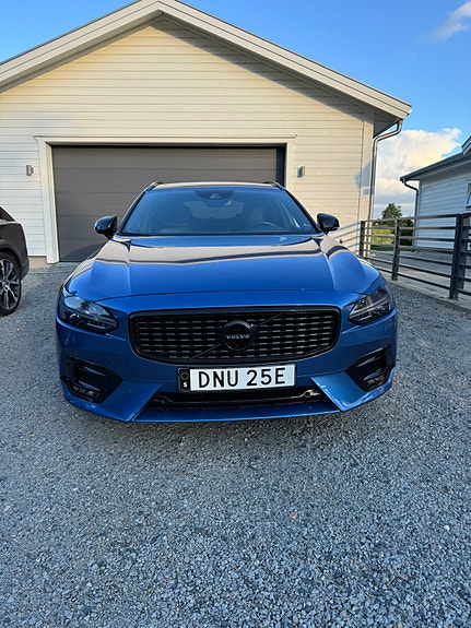 Volvo V90 2 of 8