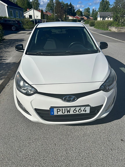 Hyundai i20 2 of 4