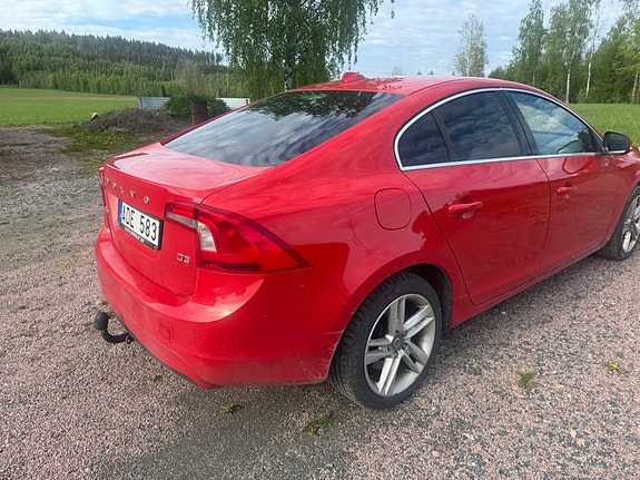 Volvo S60 2 of 5
