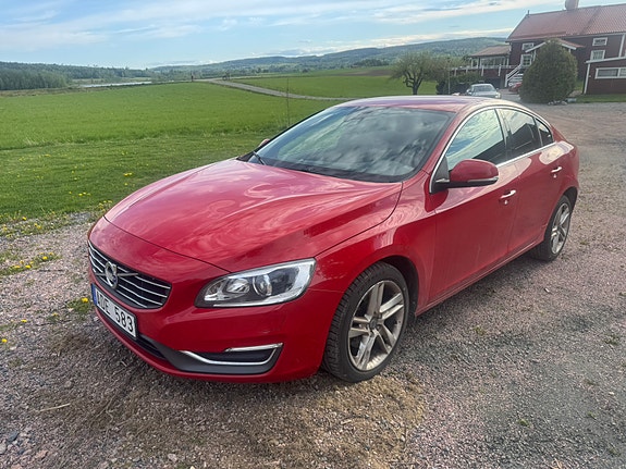 Volvo S60 4 of 5