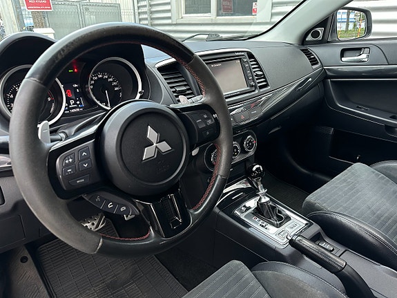 Mitsubishi Lancer 13 of 23