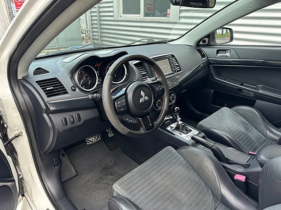 Mitsubishi Lancer 12 of 23