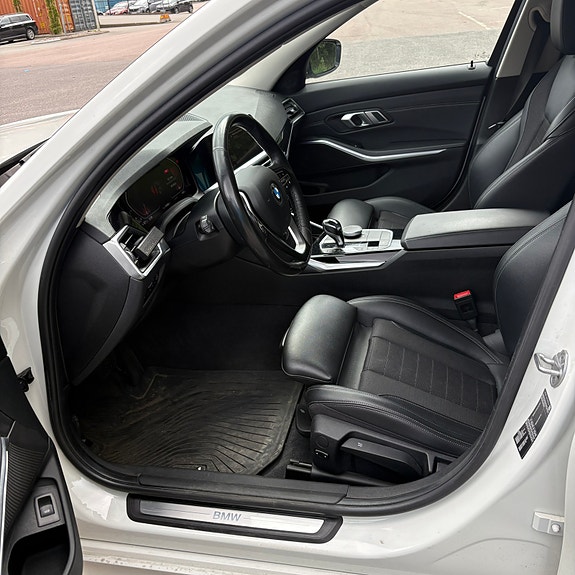 BMW 320d 15 of 30