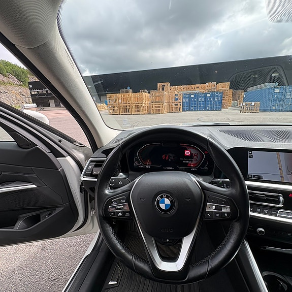 BMW 320d 19 of 30