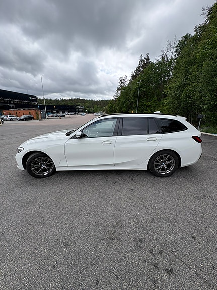 BMW 320d 3 of 30