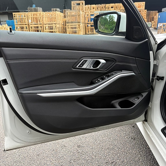 BMW 320d 14 of 30