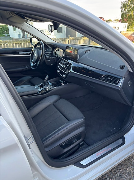 BMW 520d 4 of 5