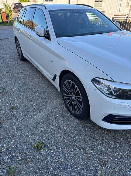 BMW 520d 3 of 5